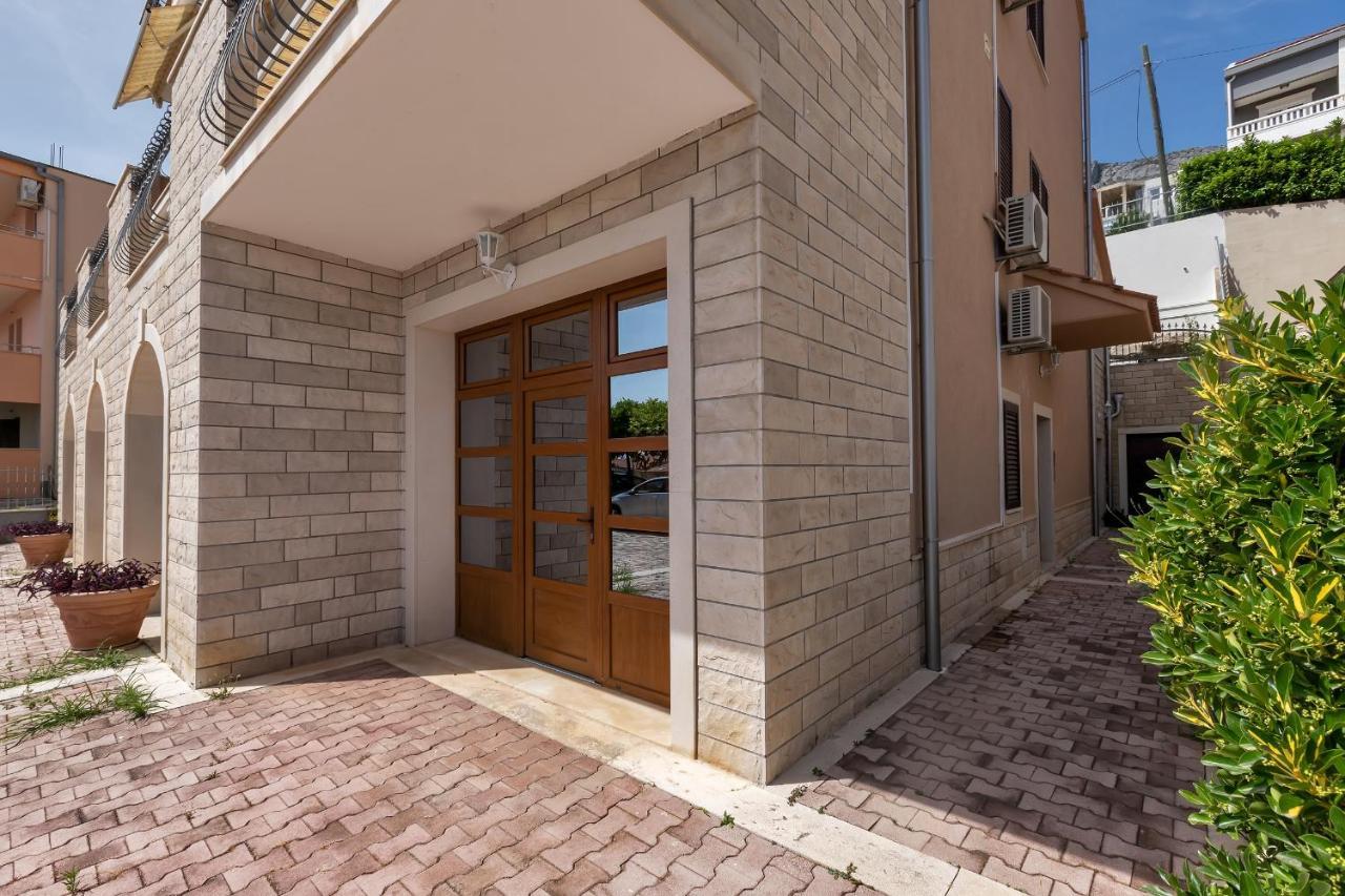 Apartments And Rooms With Parking Space Duce, Omis - 10303 Bagian luar foto
