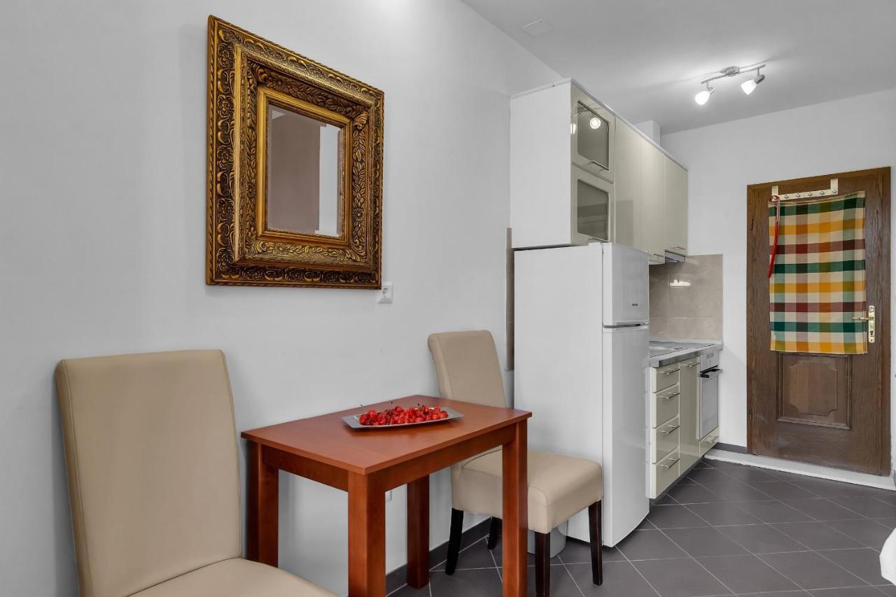 Apartments And Rooms With Parking Space Duce, Omis - 10303 Bagian luar foto